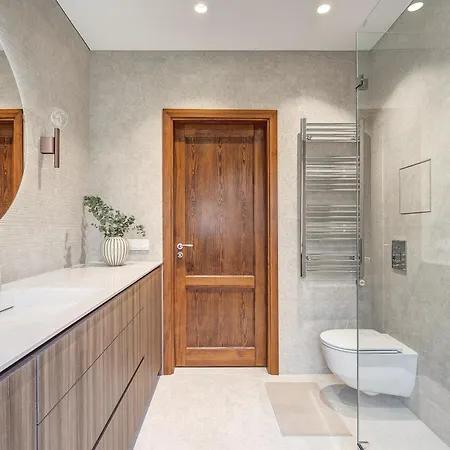 Spacious 3br In The Heart Of Old Town, 3 *