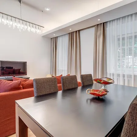Spacious 3br In The Heart Of Old Town, 3 公寓 *