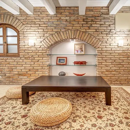 Spacious 3br In The Heart Of Old Town, 3