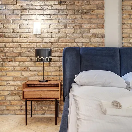 Spacious 3br In The Heart Of Old Town, 3 *