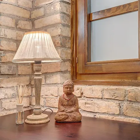 Spacious 3br In The Heart Of Old Town, 3 *