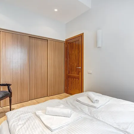 Spacious 3br In The Heart Of Old Town, 3 公寓 *