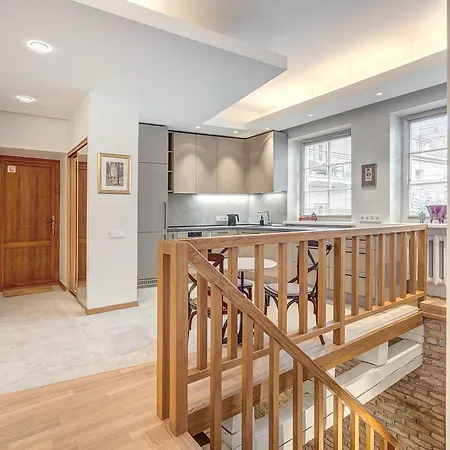 Spacious 3br In The Heart Of Old Town, 3 *
