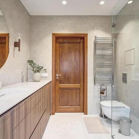 Spacious 3br In The Heart Of Old Town, 3 *